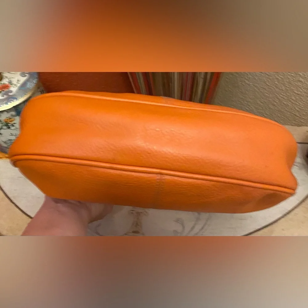 Dooney & Bourke -VINTAGE- Y2K - GUC - Orange and Brown Hobo Bag